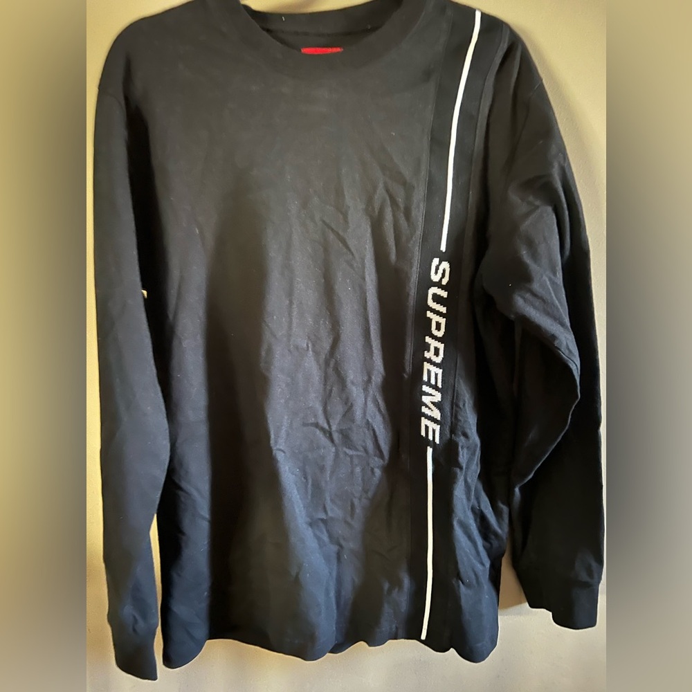 Supreme label Men top